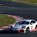 Denny Berndt gibt in Oschersleben in einem von acht Porsche Vollgas