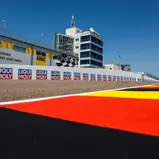 4 Tonnen Rennstreckenfarbe bringen den Sachsenring vor dem Grand Prix optisch auf Vordermann