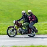 Auf der ADAC Oldtimer-Wanderung für Mofas, Roller & Motorräder geht es für die Teilnehmer rund um eines der wohl schönsten Naturwunder Oberösterreichs: die Donauschlinge