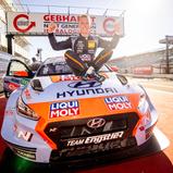 Obenauf: Luca Engstler ist der neue Champion der ADAC TCR Germany