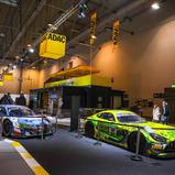 ADAC auf der Essen Motor Show 2022: Links der Audi R8 LMS Evo2, Siegerfahrzeug beim 24h-Rennen Nürburgring und rechts der Mercedes-AMG GT3 von Raffaele Marciello, ADAC GT Masters Champion 2022