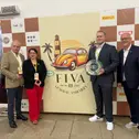 Bei der Verleihung des FIVA Culture Awards in Brasilien (v.l.n.r.): Karlheinz Jungbeck (FIVA Vice President for Culture and Youth & ADAC Tourismuspräsident), Nataša Grom Jerina (FIVA Senior Vice President Internal Affairs) Carl-Philip Kress (Nachwuchsrefe