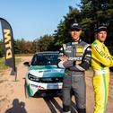 Kelvin van der Linde und Maro Engel (l-r) bildeten in der Lausitz das zweite Rallye-Duo
