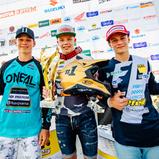 ADAC MX Masters 2018, Möggers, Tageswertung beim ADAC MX Junior Cup 125ccm v.l.n.r.: Olsson (Schweden/Husqvarna/Team DIGA-Procross), Meuwissen (Niederlande/ KTM/Raths Motorsports) und Längenfelder (Deutschland/Husqvarna/Pfeil Husqvarna Junior Team)