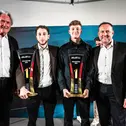 ADAC Ehrenpräsident Hermann Tomczyk, Salman Owega, Finn Wiebelhaus und ADAC Vorstand Dr. Dieter Nirschl