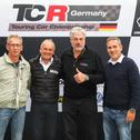 v.l Beppo Bürger (Yokohama), Franz Engstler (TCR Germany), Thomas Witt (Yokohama), Thomas Voss (ADAC)