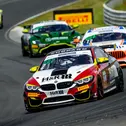 Dreikampf um die Tabellenspitze zwischen dem BMW von Hofor Racing by Bonk Motorsport, dem Mercedes-AMG vom Team Zakspeed und dem Dörr-Aston Martin