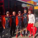 Der ehemalige ADAC Stiftung Sport Förderpilot Sebastian Vettel traf Motocrosser Lion Florian (2. v.r.)