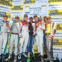 Podium: Wackerbauer/van der Linde sind die neunten Sieger in 2015