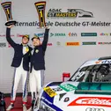 Christopher Mies und Ricardo Feller krönten sich 2021 am Nürburgring zum Deutschen GT-Meister