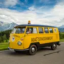 Ein echter Blickfang: Der Volkswagen T1 Bus (Baujahr 1964) in ADAC Lackierung