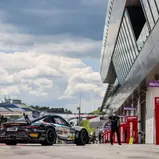 ADAC GT Masters Backstage live aus der eBay Motors Box wird aus der Boxengasse gesendet