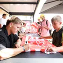 Die Spieler des 1. FC Nürnberg schrieben am Norisring fleißig Autogramme Die Spieler des 1. FC Nürnberg schrieben am Norisring fleißig Autogramme