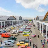 Freier Eintritt inklusive: Die Klassikwelt Bodensee ist Dreh- und Angelpunkt der ADAC Youngtimer Tour Bodensee 2026 (Foto: KLASSIKWELT BODENSEE, Messe Friedrichshafen)