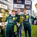 Die glücklichen Sieger vom Drago Racing Team ZVO