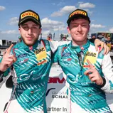 Salman Owega und Finn Wiebelhaus haben am Nürburgring gewonnen