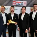 Freude über den Goldenen Schuh: Rouven Mohr (CTO von Lamborghini), Mirko Bortolotti, Stefan Schlund (Teameigner SSR Performance) und Mario Schuhbauer (Teamchef SSR Performance) (l-r)