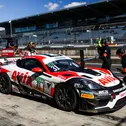 Boxenstopp beim Porsche von AVIA W&S Motorsport