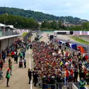 Einen Blick in die Boxen ermöglicht der Pitwalk am Donnerstag