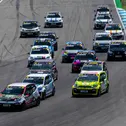 Alex Mohr führt das Feld des ADAC Tourenwagen Junior Cup an (Foto: ADAC Tourenwagen Junior Cup)