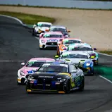 Diesen BMW M4 GT4 pilotiert Max Rosam