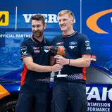 Clement Fay und Fabio Scherer (l-r) gewannen die „Pit Stop Tyre Change Challenge“