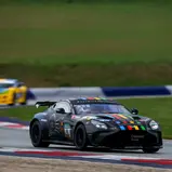 Britisches Flair durch den Aston Martin von COSY Racing by ESM