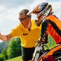 Die Trainer begleiten die Kursteilnehmer auf den ersten Schritten in den MX-Sport