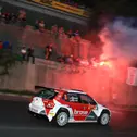 Die eigenen Fans auf dem Stadtrundkurs: Dominik Dinkel im Škoda Fabia R5