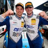 Simon Connor Primm und Finn Zulauf gewannen in ihr erstes ADAC GT Masters Rennen