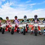 Sechs WM-Fahrer genossen ein Pitbike-Spaßrennen am Donnerstag