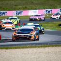 Zunächst machte Roman Fellner-Feldegg im Aston Martin die Pace an der Spitze