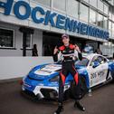 Joep Breedveld freut sich über seinen Meistertitel in der Porsche Sprint Challenge Deutschland GT4 (Foto: Porsche Sports Cup Deutschland)