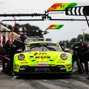 Manthey EMA überzeugte am Auto von Thomas Preining mit schnellen Reifenwechseln 
