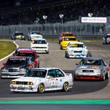Fast 30 historische Boliden sind mit von der Partie