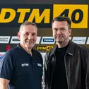 Der Vertriebsvorstand der Vierol AG Ulf Koschig (rechts) an der Seite von ADAC Motorsportchef Thomas Voss