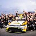 Meistermacher-Team: Prosport Racing beim Jubel über den Fahrer-Titel