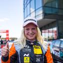 Die Schwedin ist die zweite Frau, die ein TCR Germany Rennen gewinnt