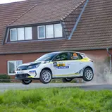 Timo Scheider mit Jara Hain: Der DTM-Champion lieferte einen eindrucksvollen Gaststart im Corsa Rally Electric ab