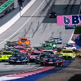 Die DTM präsentiert 2026 ein hochkarätiges Teilnehmerfeld mit acht internationalen Top-Marken