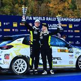 So viele Premieren auf einmal: Luca Pröglhöf und Dina Ettel bejubeln ihren ersten Cup-Laufsieg