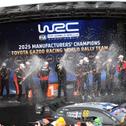 Sektdusche bei der Flower Ceremony im österreichischen Peilstein für die ersten drei der Gesamtwertung: Kalle Rovanperä (FIN) / Jonne Halttunen (FIN), Toyota GR Yaris Rally1, Ott Tänak (EST) / Martin Järveoja (EST), Hyundai i20 N Rally1 und Elfyn Evans (G