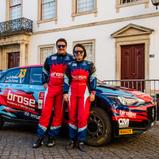 Dominik Dinkel (l.) und Christina Fürst (r.) mit ihrem Hyundai i20 R5 (Foto: Dominik Dinkel)