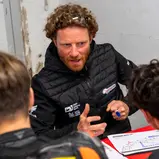 Stefan Nebel gibt seine Erfahrung an die Nachwuchstalente weiter (Foto: Markus Toppmöller)