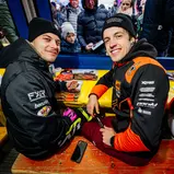 Henry Jacobi ( Deutschland / KTM / KTM Sarholz Racing Team ) und Tom Koch ( Deutschland / KTM / Kosak Racing Team ) schreiben Autogramme beim ADAC MX Masters