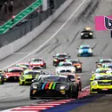Der Aston Martin von COSY Racing by ESM führte das Rennen lange an