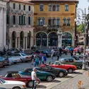 „La dolce vita“ auf der ADAC Europa Classic 2026: Italienisches Flair genossen die Teilnehmer der ADAC Oldtimer-Wanderung im pittoresken Bassano del Grappa.