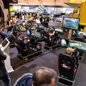 An den RaceRoom Simulatoren auf dem ADAC Stand können die Besucher ihr Fahrkönnen mit der ADAC GT Masters Experience testen