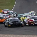 Mercedes-AMG neben BMW: Volles Feld in der ADAC GT4 Germany 