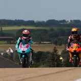 99 TATAY Carlos (SPA) CFMOTO Racing PruestelGP CFMOTO, 31 FERNANDEZ Adrian (SPA) Red Bull KTM Tech3 KTM